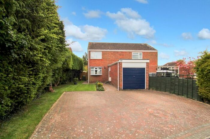3 Bedroom Semi-Detached House For Sale In Station Road, Chiseldon, Swindon, SN4