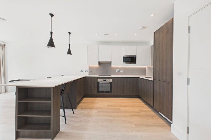 2 Bedroom Flat To Rent In Ascot Road, Watford, WD18