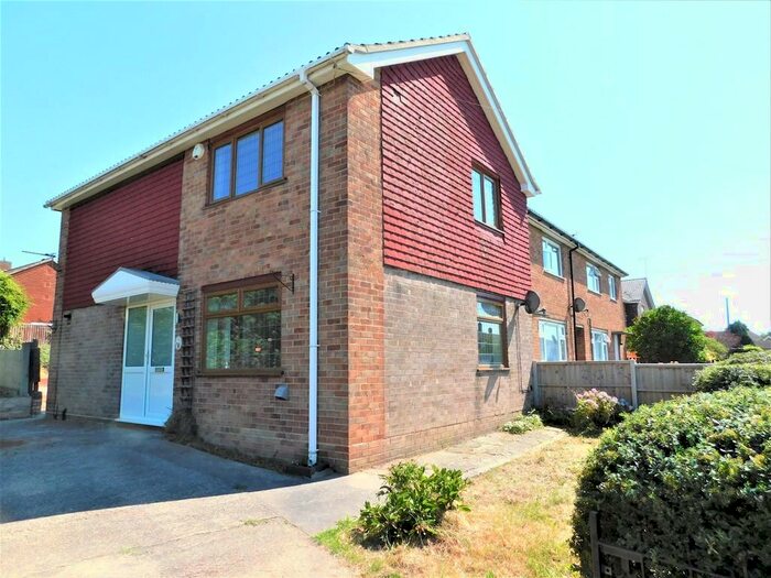 3 Bedroom Semi-Detached House To Rent In Pingle Farm Road, Newhall, DE11