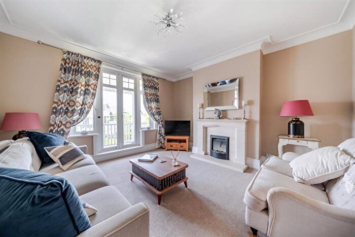 5 Bedroom House For Sale In Cliff Avenue, Swanage, BH19 - Photo 2