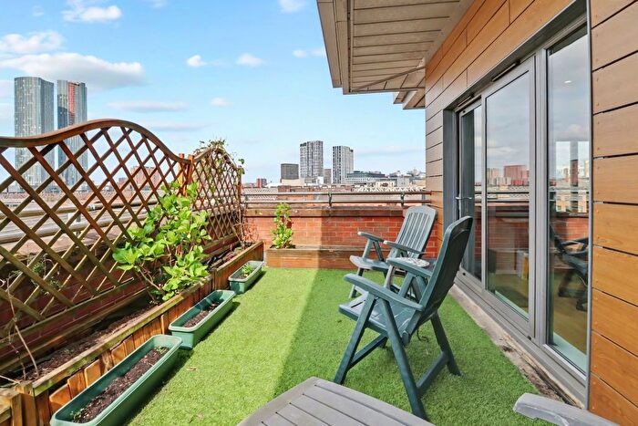 2 Bedroom Flat For Sale In Castlegate, Chester Road, Castlefield, M15