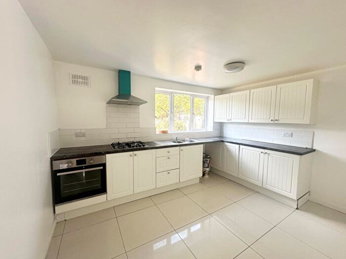 3 Bedroom Semi-Detached House To Rent In Yatesbury Crescent, Nottingham, NG8