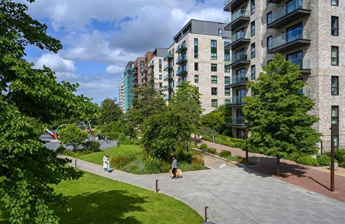 3 Bedroom Flat For Sale In Greenleaf Walk, Southall, UB1