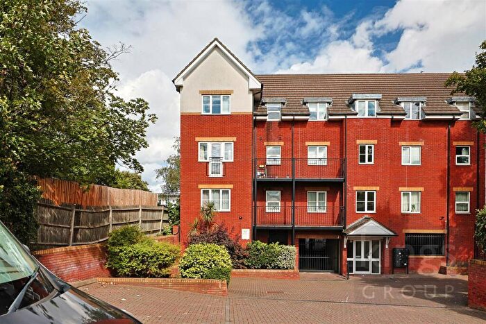 2 Bedroom Flat For Sale In Garfield Road, Enfield, EN3