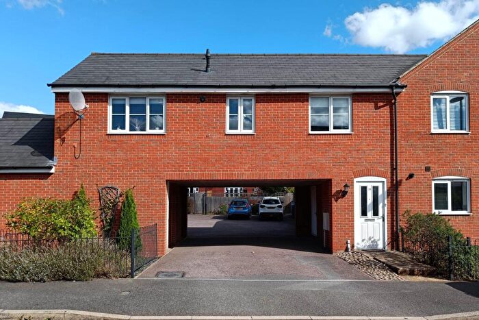 2 Bedroom Coach House For Sale In Ossulbury Lane, Aylesbury, HP19