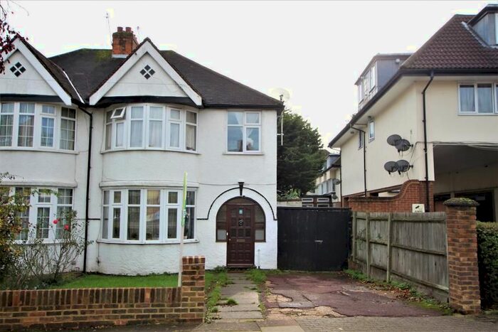 3 Bedroom Semi-Detached House To Rent In Deanscroft Avenue, London, NW9