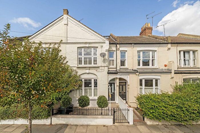 2 Bedroom Flat For Sale In Algarve Road, Earlsfield, SW18