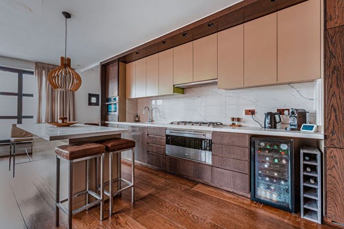 2 Bedroom Flat For Sale In Mediterranean House, Wandsworth High Street, SW18