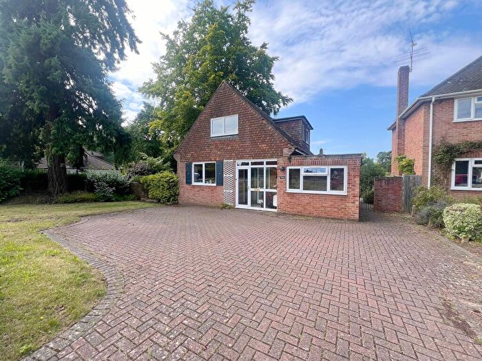 4 Bedroom Detached House To Rent In Reading Road South, Fleet, GU52