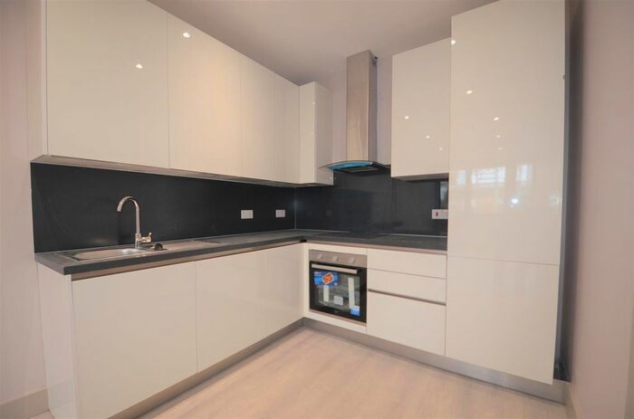 1 Bedroom Flat To Rent In Triangle Business Park, Quilters Way, Stoke Mandeville, Aylesbury, HP22