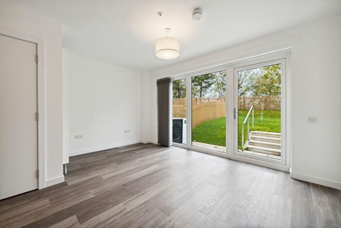 4 Bedroom Town House To Rent In Maltings Wynd, Dundashill, Glasgow, G4
