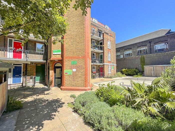 1 Bedroom Maisonette For Sale In Rollit House, Hornsey Road, N7