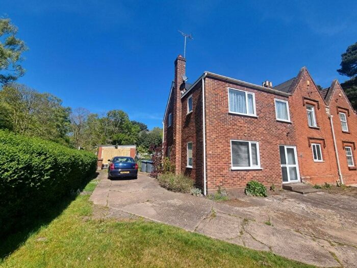 4 Bedroom Semi Detached House For Sale In Foxhall Road, Ipswich, IP4