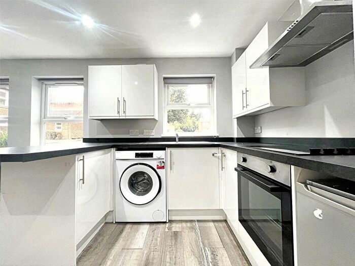 1 Bedroom Flat To Rent In West Street, Erith, Kent, DA8