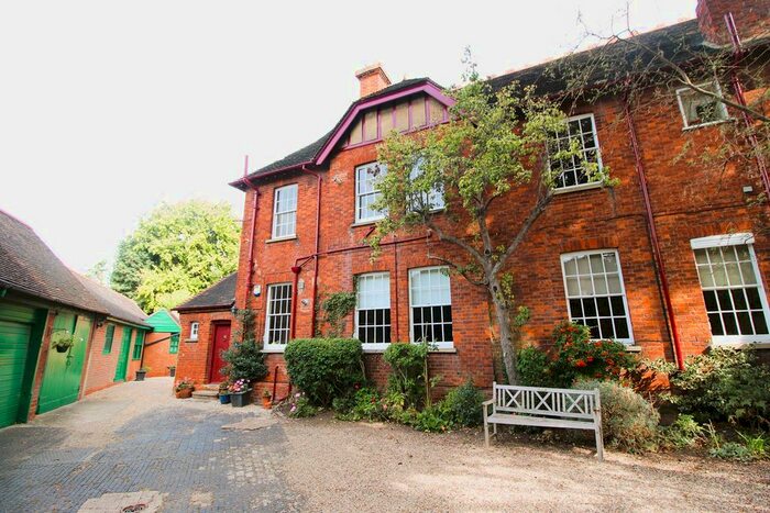 1 Bedroom Flat To Rent In Milton Road, Bedford, MK40