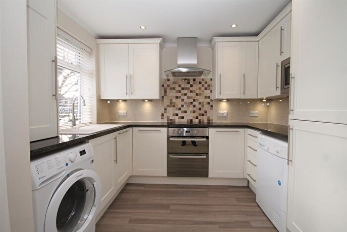 2 Bedroom Flat To Rent In Park Road, Banstead, SM7