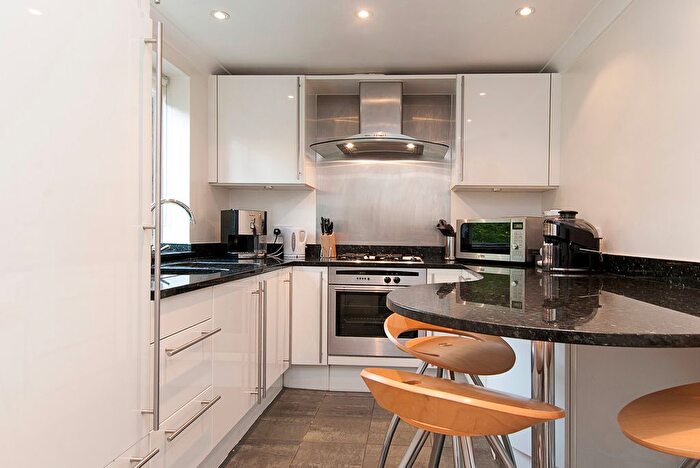 2 Bedroom Flat To Rent In Raymond Road, SW19