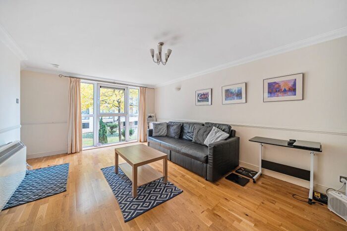 2 Bedroom Flat For Sale In Glaisher Street, London, SE8