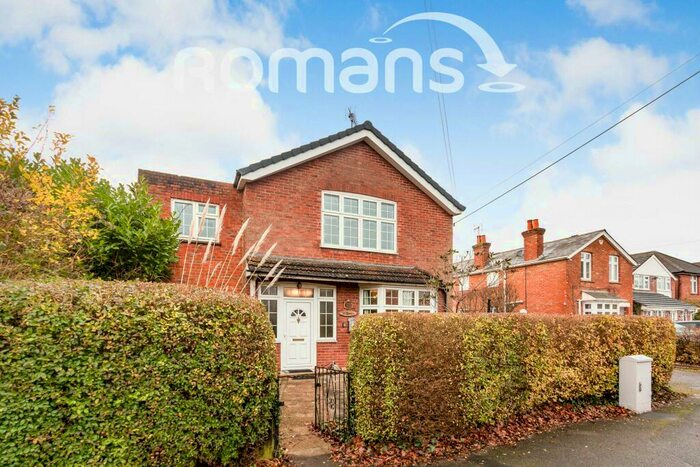 4 Bedroom Detached House To Rent In Wellington Road, GU47