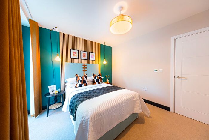 2 Bedroom Flat For Sale In Old Kent Road, London, SE15