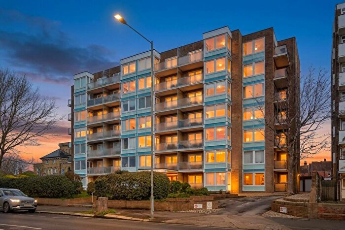 2 Bedroom Flat For Sale In New Church Road, Hove, BN3