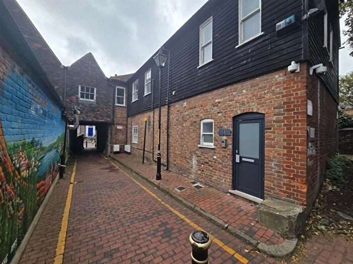 1 Bedroom Flat To Rent In High Street, Sittingbourne, ME10