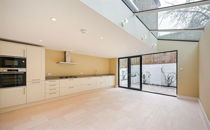 4 Bedroom Property To Rent In Ingelow Road, London, SW8