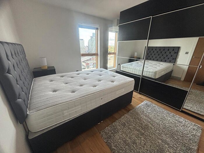 2 Bedroom Flat To Rent In Jefferson Place, Fernie Street, Green Quarter, M4