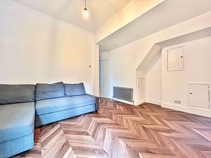 1 Bedroom Flat To Rent In Edward Road, London, E17