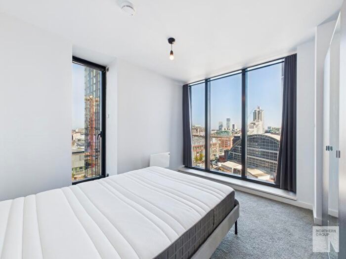 3 Bedroom Apartment To Rent In Axis Tower :: Manchester, M1