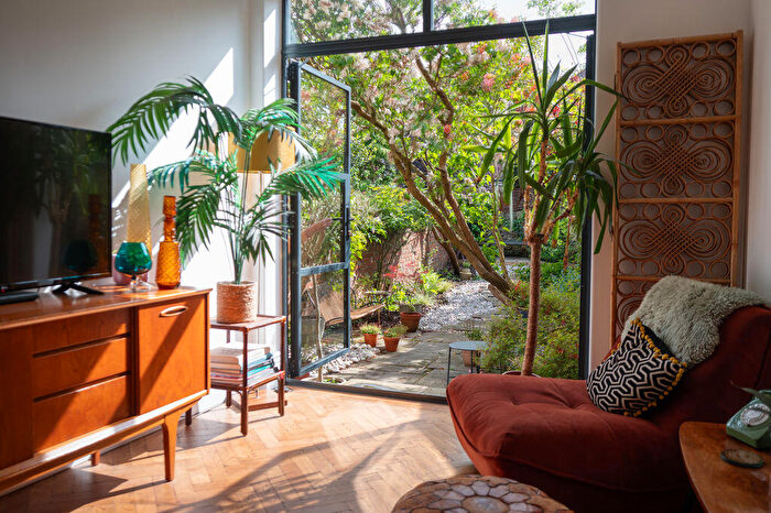 4 Bedroom Terraced House For Sale In Rutland Park, Sheffield, S10