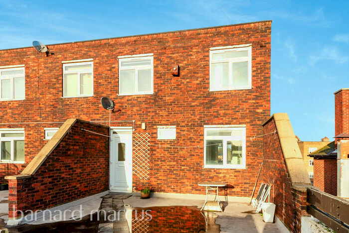 3 Bedroom Duplex To Rent In Tollington Park, Finsbury, N4