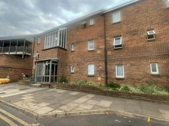 2 Bedroom Flat To Rent In Westcott Close, London, N15