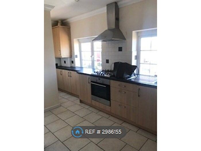 2 Bedroom Flat To Rent In The Old Police House, Netley Abbey, Southampton, SO31