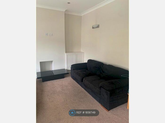 2 Bedroom Flat To Rent In Muschamp Road, London, SE15