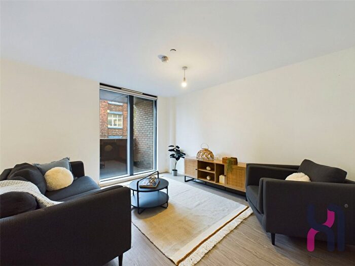 3 Bedroom Flat To Rent In The Landmark, Liverpool Street, Salford, M5