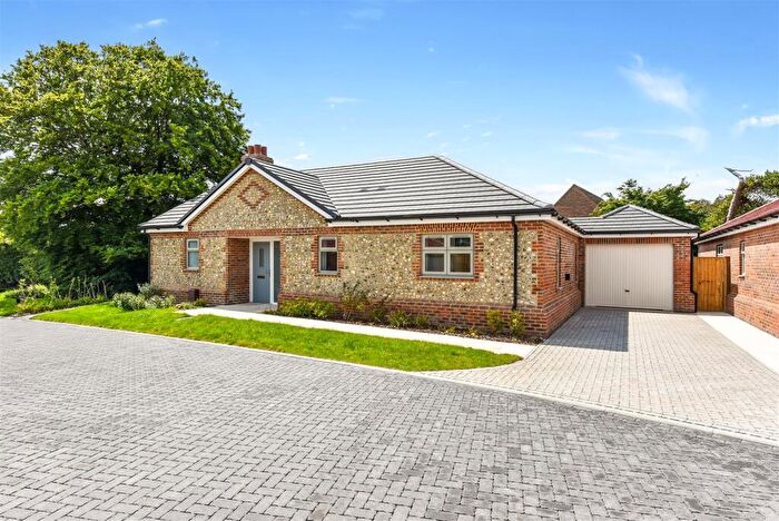 2 Bedroom Detached Bungalow For Sale In Linwood Park, Fontwell, BN18