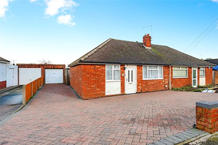 2 Bedroom Bungalow For Sale In Browning Road, Luton, Bedfordshire, LU4