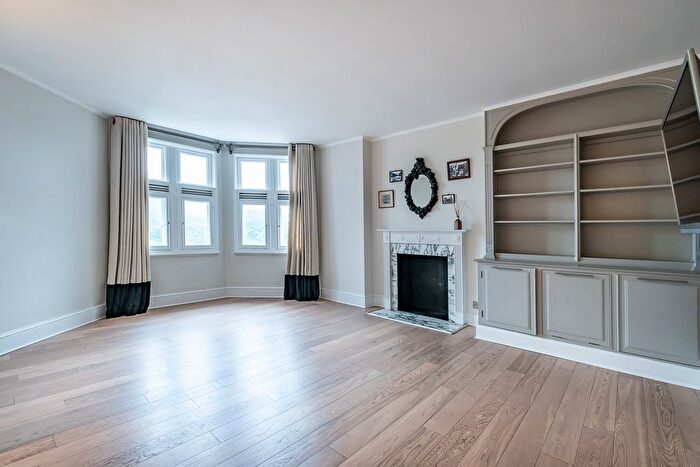3 Bedroom Flat To Rent In Bank House, Kensington Road, W8