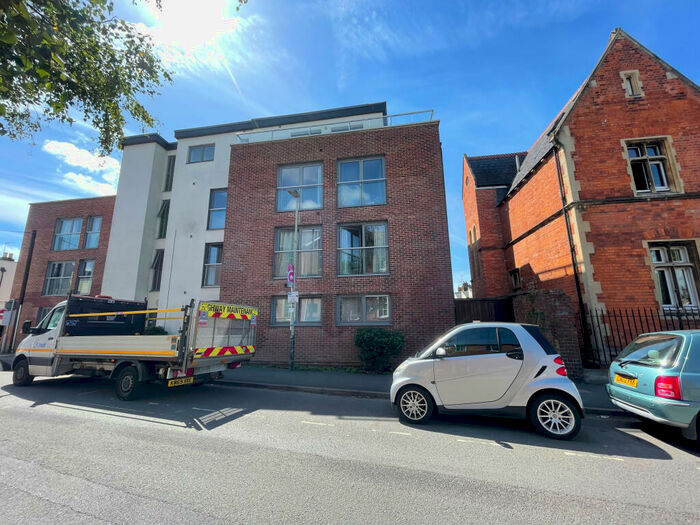 1 Bedroom Flat To Rent In Coopers Court, St Pauls Road, Cheltenham, GL50