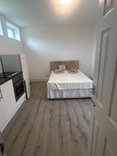 Studio To Rent In Hendon, NW4