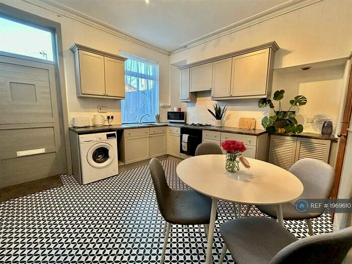 2 Bedroom Terraced House To Rent In Grove Road, Leeds, LS15