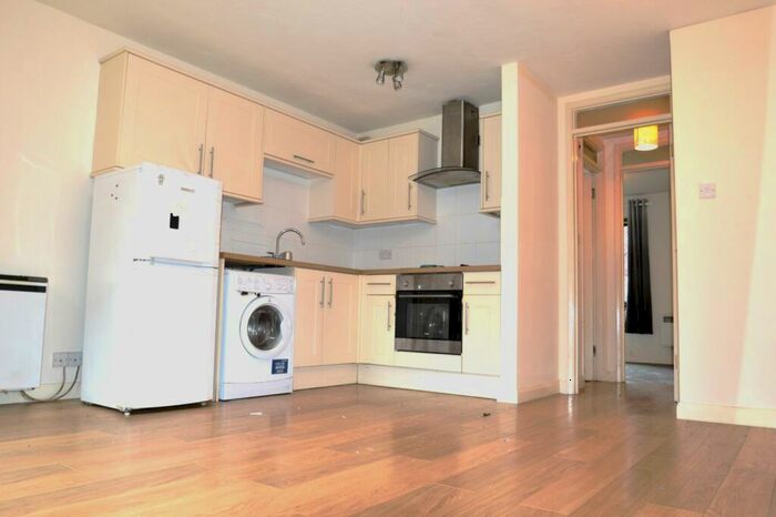 1 Bedroom Apartment To Rent In Maypole Road, Taplow, Maidenhead, SL6