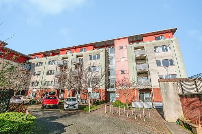 2 Bedroom Flat For Sale In Backfields, Bristol, BS2