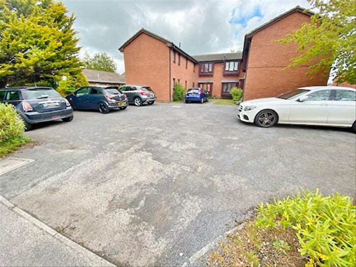 Flat To Rent In Longley Close, Fulwood, Preston, PR2