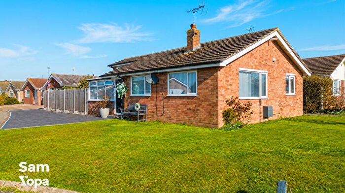3 Bedroom Detached Bungalow For Sale In Lymington Avenue, Clacton-on-sea, CO15