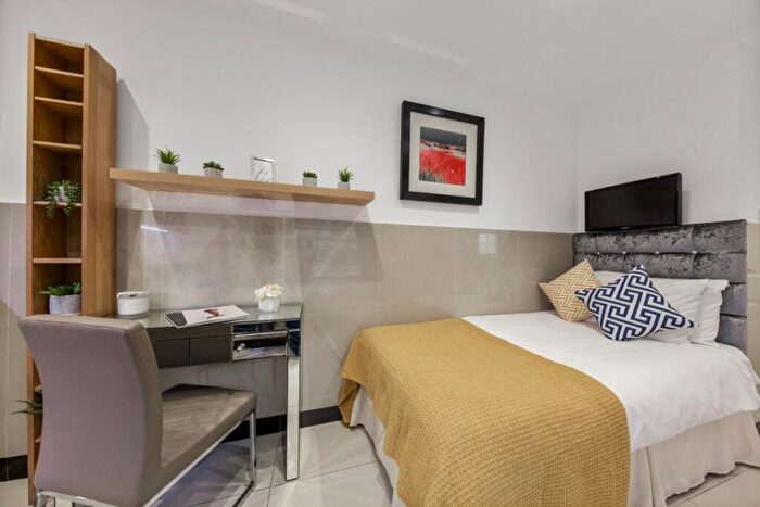 Flat To Rent In Gloucester Place, London, NW1