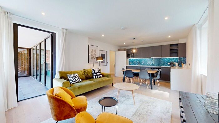 3 Bedroom Flat To Rent In Gorsuch Place, London, E2