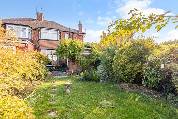 3 Bedroom Detached House For Sale In Culver Grove, Stanmore, HA7