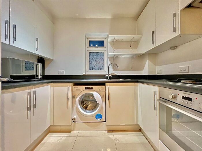 2 Bedroom Flat To Rent In Marsh Court, Uxbridge Road, Hayes, UB4